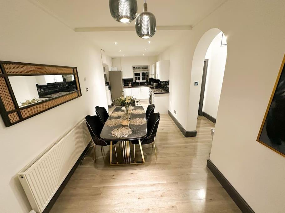 Apartment Beautiful Cosy 2 Bed Whole Flat London