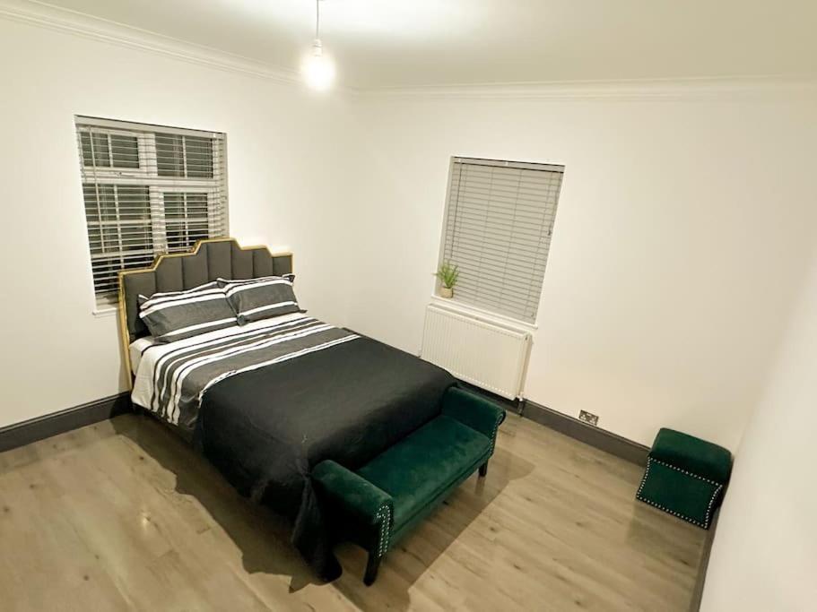 Beautiful Cosy 2 Bed Whole Flat * London