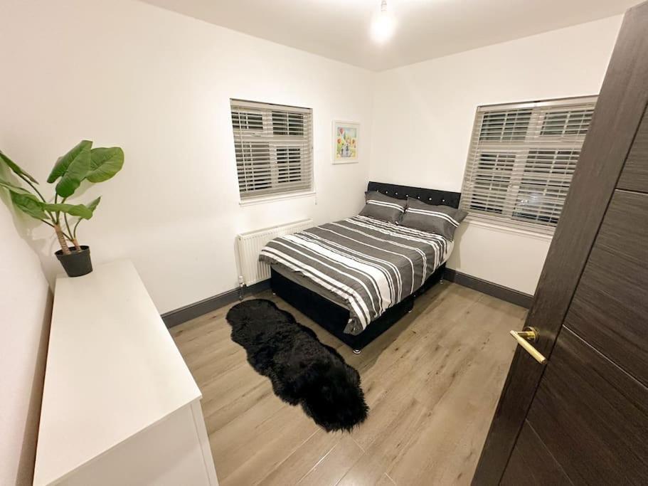 Beautiful Cosy 2 Bed Whole Flat Apartment London